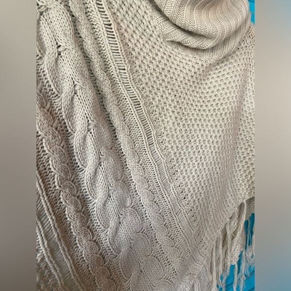 Cozy Sweater Poncho Fringe Fall Style Jacket Good Pre-Loved Condition Leisure - Picture 3 of 8